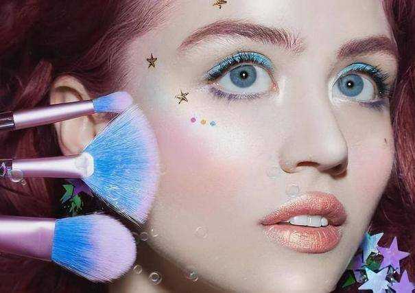 “长期化妆”和“长期素颜”，5年后皮肤有什么区别？