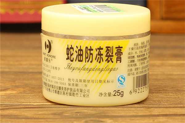 蛇油膏对手脚干裂效果好吗 蛇油膏对手脚干裂效果好吗