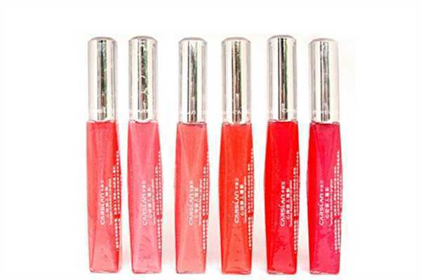 唇蜜和润唇膏有什么样的区别 唇蜜和润唇膏有什么样的区别