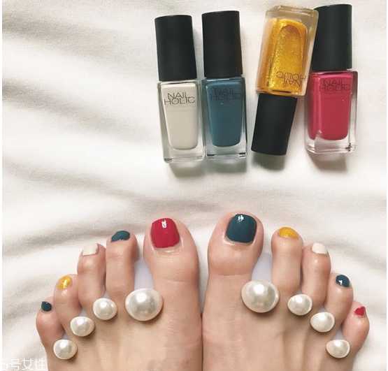 纯色跳色美甲图片 显手白跳色美甲