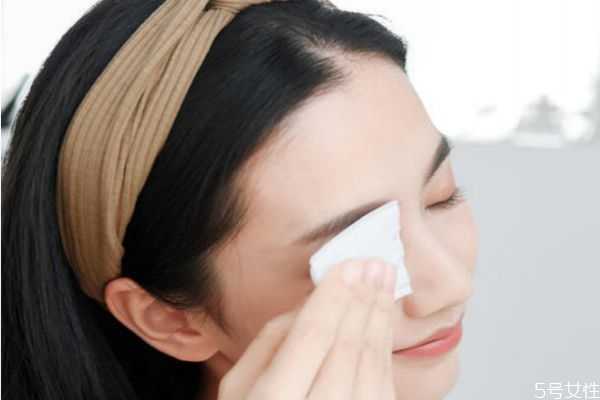 一般卸妆水可不可以卸全脸？脸部卸妆有什么需要注意的