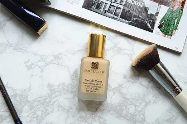 雅诗兰黛dw上妆手法 雅诗兰黛dw上妆手法