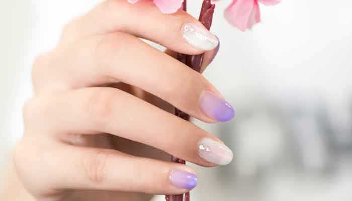 美甲玻璃纸怎么贴 美甲玻璃纸怎么贴