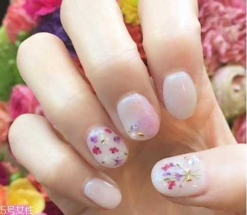 干花美甲有哪些？干花美甲图片大全