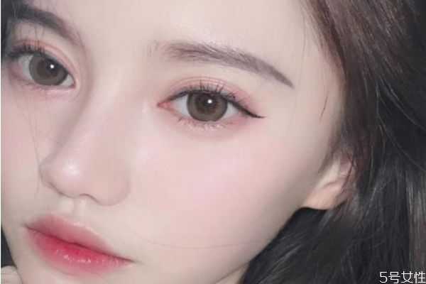 浮粉的产生原因是什么？脸上浮粉怎么临时补救