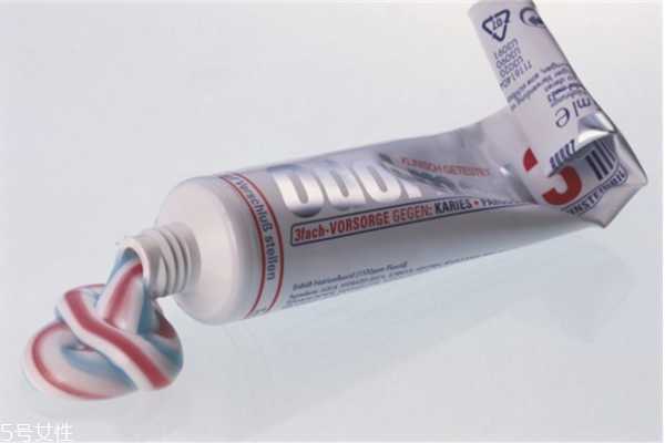 牙膏洗脸的正确方法 用牙膏洗脸六大好处