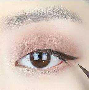 3款适合单眼皮的眼妆画法，拯救手残党！ 