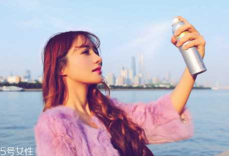 防晒喷雾在化妆前喷还是化妆后？化妆可以用防晒喷雾吗