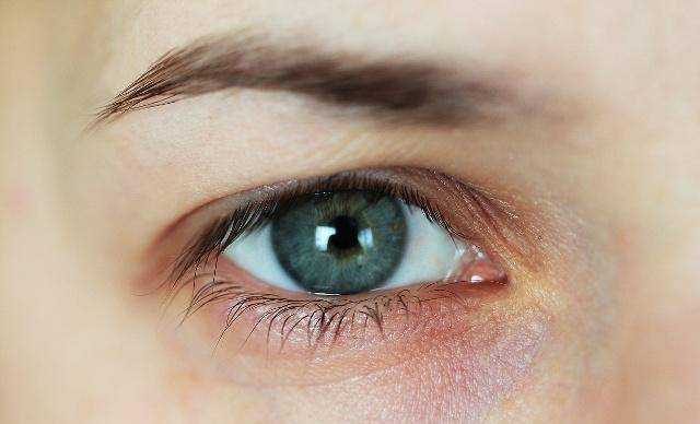 长期贴双眼皮的危害有哪些 长期贴双眼皮的危害有哪些