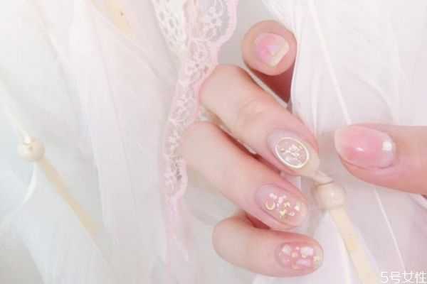 美甲时间久了为什么会发黄 美甲发黄是怎么回事