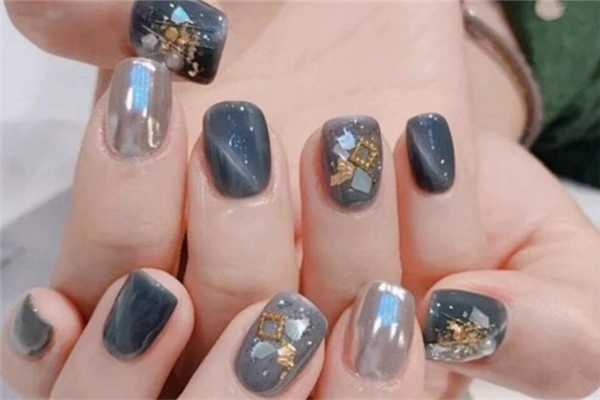 美甲后指甲发绿怎么回事