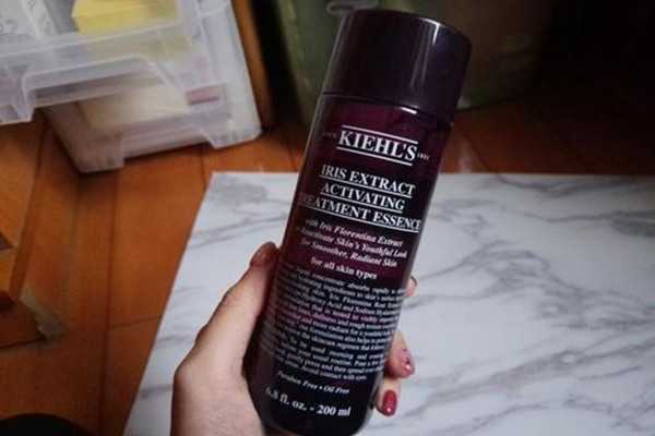 科颜氏鸢尾花焕采精华露的作用 科颜氏鸢尾花焕采精华露适合夏季吗 科颜氏鸢尾花焕采精华露的作用 科颜氏鸢尾花焕采精华露适合夏季吗