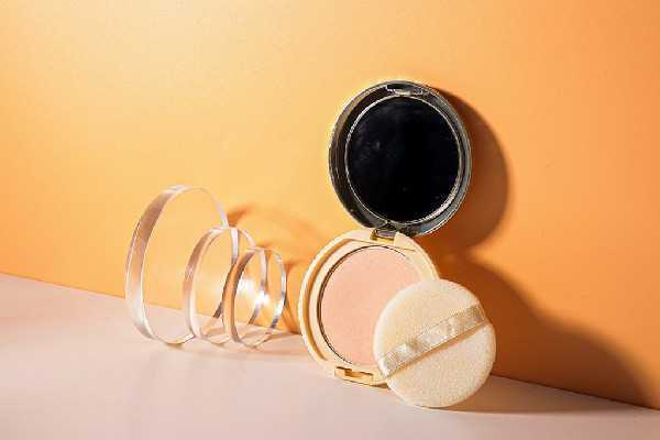 粉饼用到最后边缘部分怎么取出来 粉饼用到最后边缘部分怎么取出来