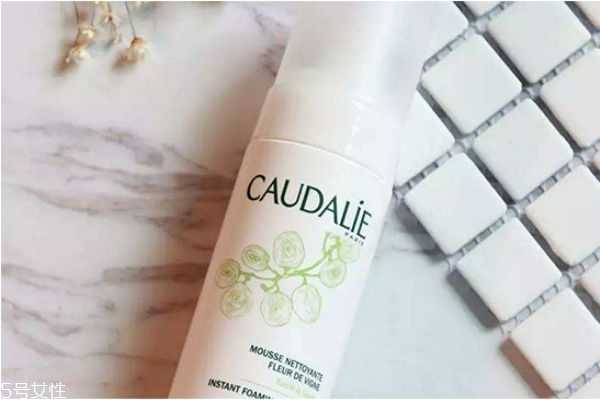 欧缇丽洗面奶怎么使用