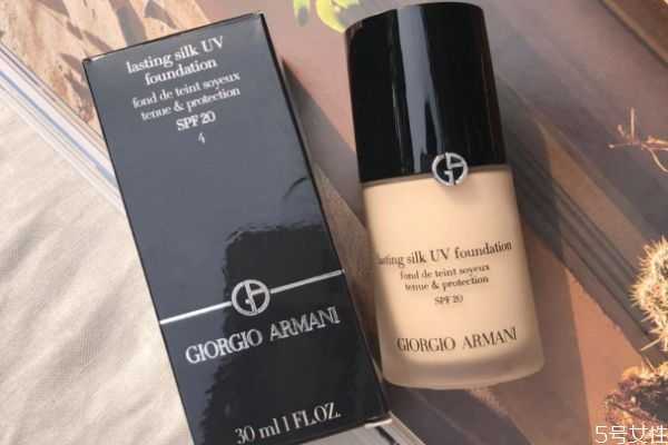 遮瑕膏粉底液一样吗?遮瑕膏和粉底的区别 遮瑕膏粉底液一样吗?遮瑕膏和粉底的区别