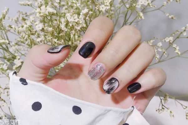 翡翠美甲怎么画 做美甲的注意事项