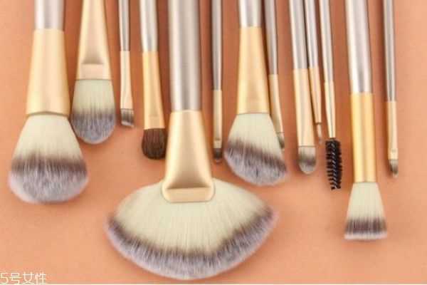 如何挑选化妆刷？化妆刷的选择