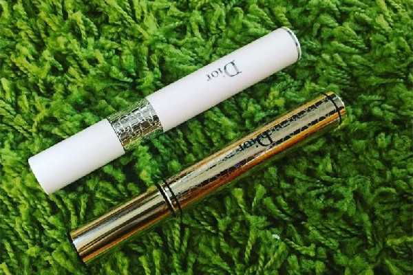 睫毛打底膏用卸妆水卸的掉吗 睫毛打底膏用卸妆水卸的掉吗