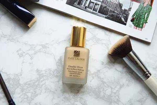 雅诗兰黛粉底液最火的是哪款？