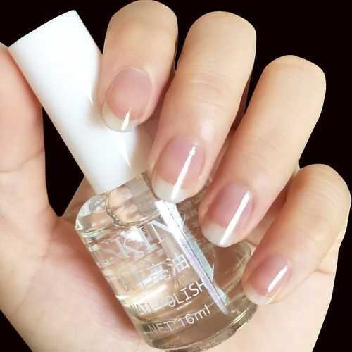 指甲油亮油和底油的顺序是什么 指甲油亮油和底油的顺序是什么