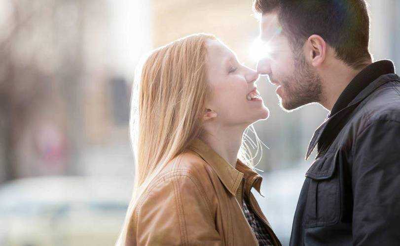 男生最抵抗不了女生亲他哪里 男生最抵抗不了女生亲他哪里