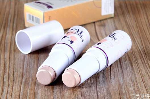 高光棒适合油皮吗 高光棒适合油皮吗