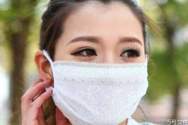化妆之后如何避免沾口罩？如何戴口罩不掉妆