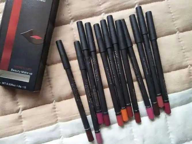 唇线笔分为几种类型