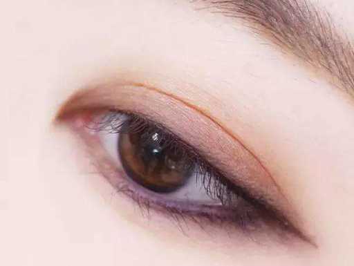 先画眼线还是眼影 眼线和眼影的正确顺序 /