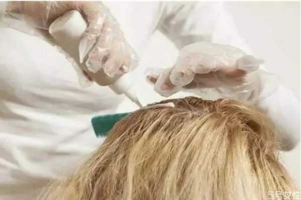 染发剂为什么要两种配比？不能弄成一瓶吗