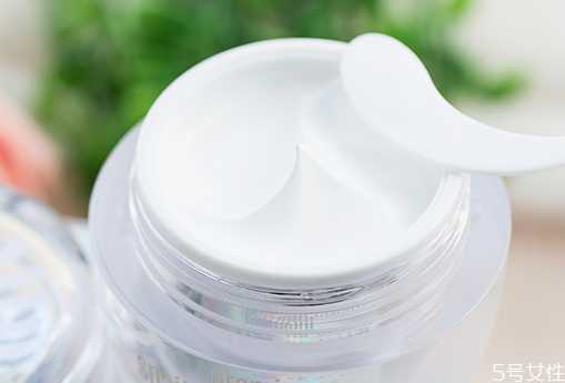 素颜霜为什么擦不开 素颜霜用手涂还是用粉扑涂