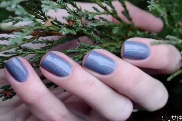 怎样涂指甲油干得快？涂指甲注意事项