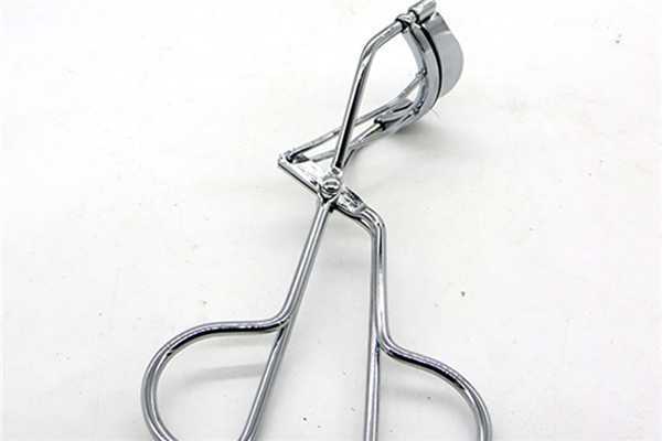 睫毛夹为什么夹了不翘