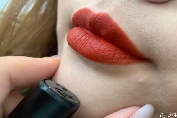兰蔻196是什么颜色?兰蔻196口红适合哪些人 兰蔻196是什么颜色?兰蔻196口红适合哪些人