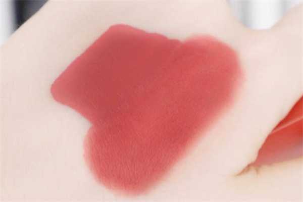 美宝莲接吻棒210适合黄皮吗 美宝莲接吻棒210适合黄皮吗