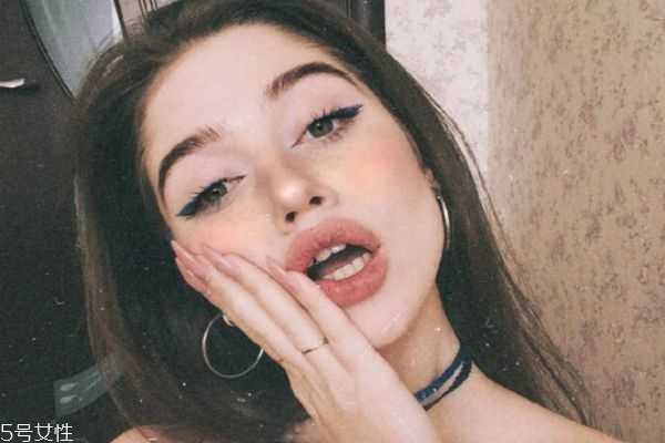 脸部严重缺水怎么补水