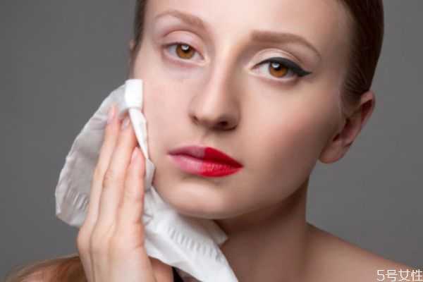 挑完粉刺后可以洗脸吗?挑完粉刺后可以敷补水面膜吗 挑完粉刺后可以洗脸吗?挑完粉刺后可以敷补水面膜吗