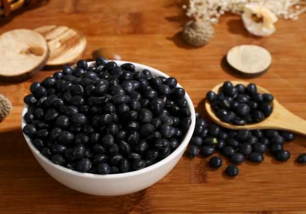 头发变黑小窍门 头发变黑小窍门