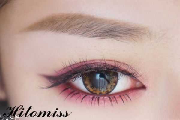 贴假睫毛的误区有哪些？假睫毛的保养方法