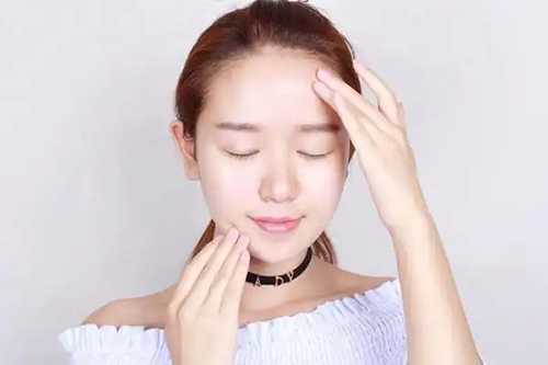 面霜很油还要擦吗？面霜涂在脸上黏黏的是怎么回事