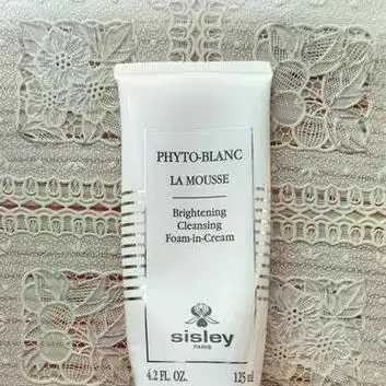 油皮适合洁面慕斯还是洗面奶好