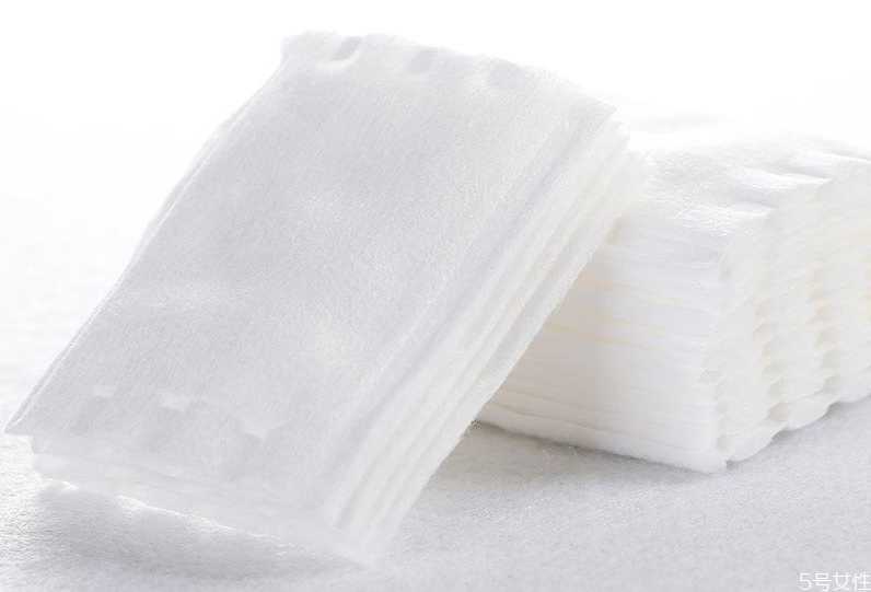 卸妆油用手还是用卸妆棉？卸妆油怎么用卸妆棉