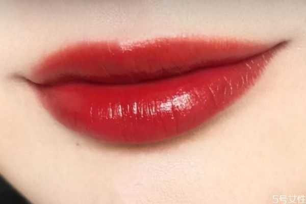 黄皮女生适合什么口红