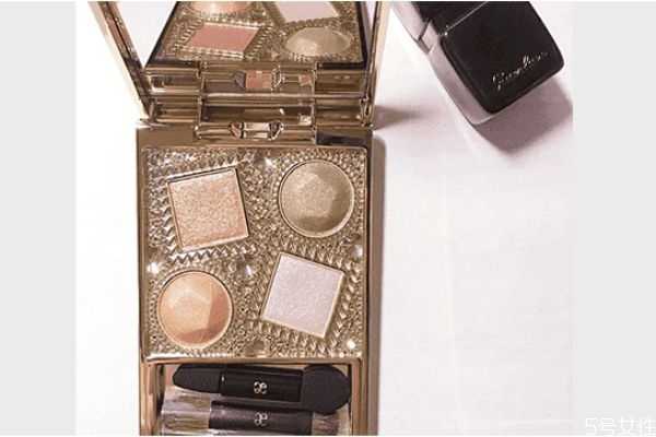 眼影闪粉怎么用？偏光和珠光眼影有什么区别