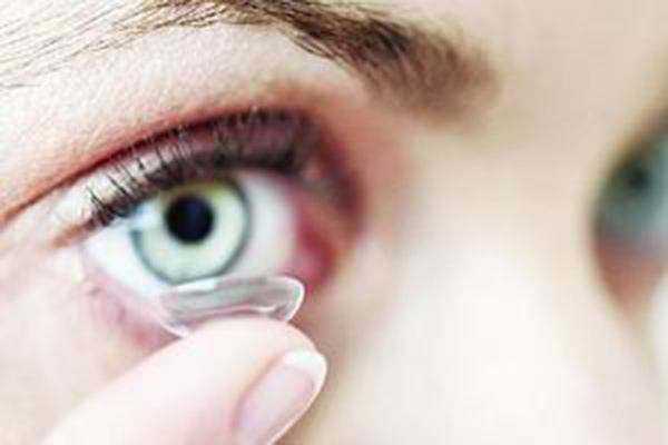 美瞳对眼睛的伤害到底有多大?怎么避免美瞳的危害