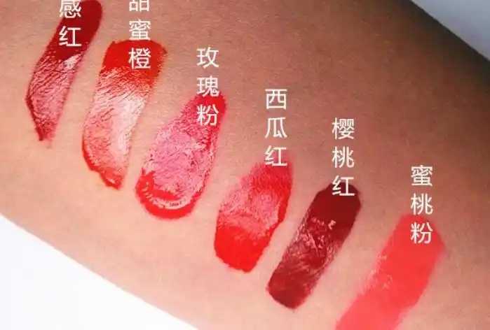 唇蜜成分越多越好吗