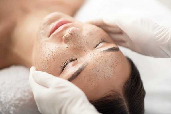 去角质能收缩毛孔么 去角质对粉刺有效果吗