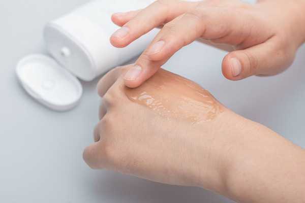 去角质能收缩毛孔么 去角质对粉刺有效果吗