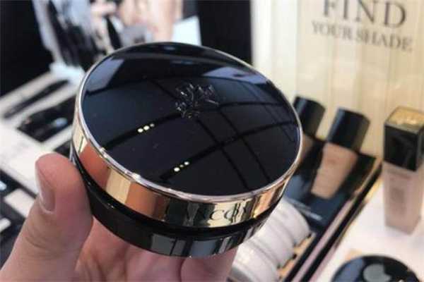 兰蔻持妆气垫好用吗？兰蔻持妆气垫适合干皮吗