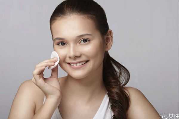 卸妆后没有洗面奶怎么办？卸妆后用清水洗脸可以吗